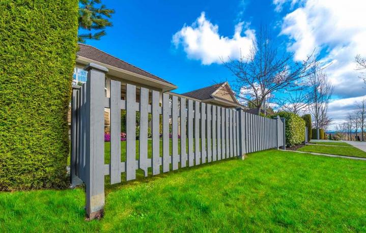 Installation soignée des portails et des clôtures